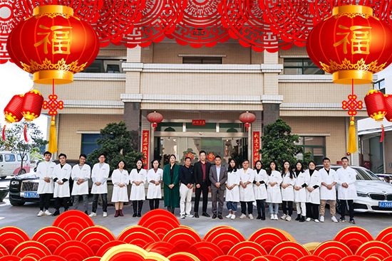 瑞士愛維娜全體員工祝您紅紅的牛年,開啟更多好運 瑞士愛維娜全體員工祝您紅紅的牛年,開啟更多好運