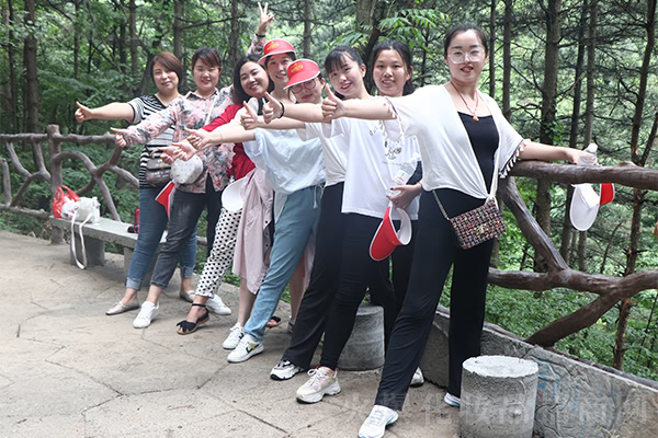 青春無(wú)畏 成就自己 青春無(wú)畏 成就自己